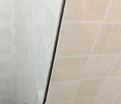 点军瓷砖空鼓维修公司分享阳台瓷砖脱落的修复过程可以分为以下几个步骤