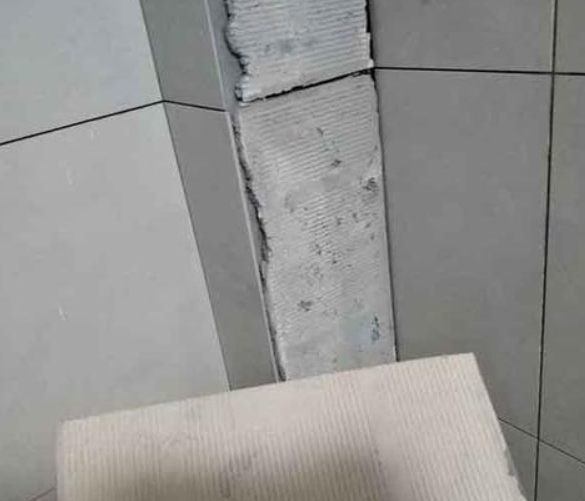 点军瓷砖空鼓维修公司分享下厨房瓷砖脱落的补救措施。